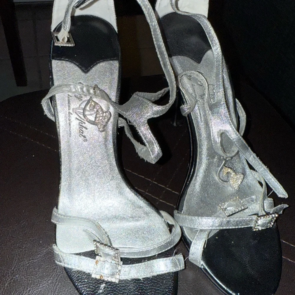 Baby Phat Silver Heels Elegant Design - Picture 2 of 12